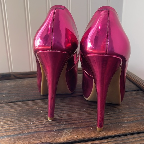 Guess Hot Pink Mettalic Peep-Toe Pumps - Picture 4 of 8